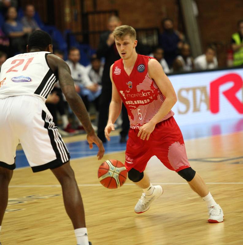 Basketbalisté Nymburka porazili v posledním domácím zápase Ligy mistrů španělskou  Fuenlabradu.