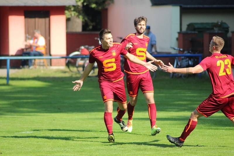 Z fotbalového utkání I.A třídy Slovan Poděbrady - Pšovka Mělník (4:1)