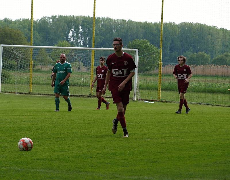 Z fotbalového utkání Postřižinského okresního přeboru Přerov nad Labem - Bohemia Poděbrady B (1:0)