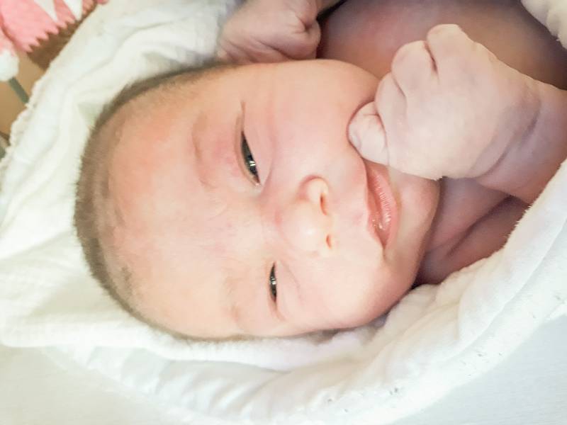Mia Svobodová, Poděbrady. Narodila se 31. května 2020 ve 2.19 hodin, vážila 3 710g a měřila 48 cm. Na prvorozenou holčičku se těšili rodiče Markéta a Lukáš. (Porodnice Nymburk)