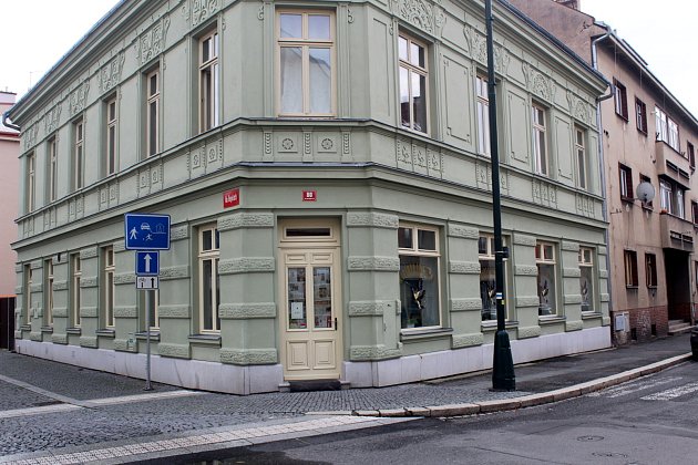Nová kavárna stojí na rohu Palackého třídy a ulice Na Rejdišti.