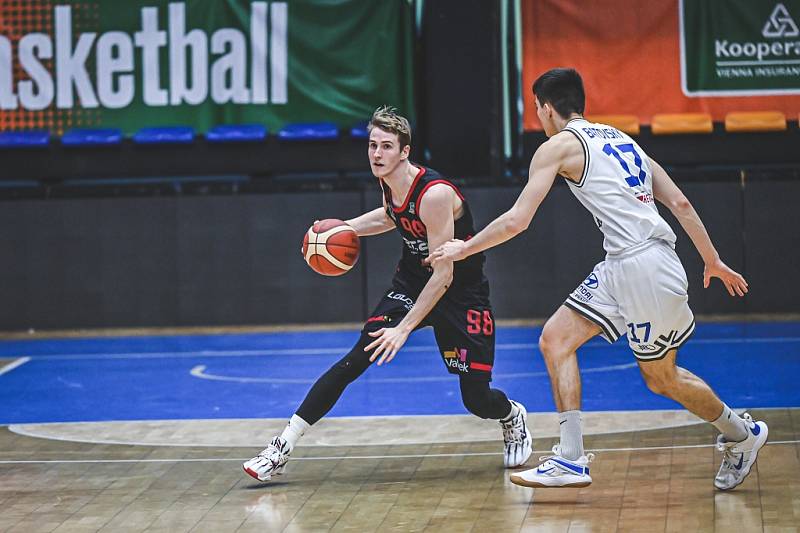 Z basketbalového utkání Kooperativa NBL USK Praha - Nymburk (80:85)