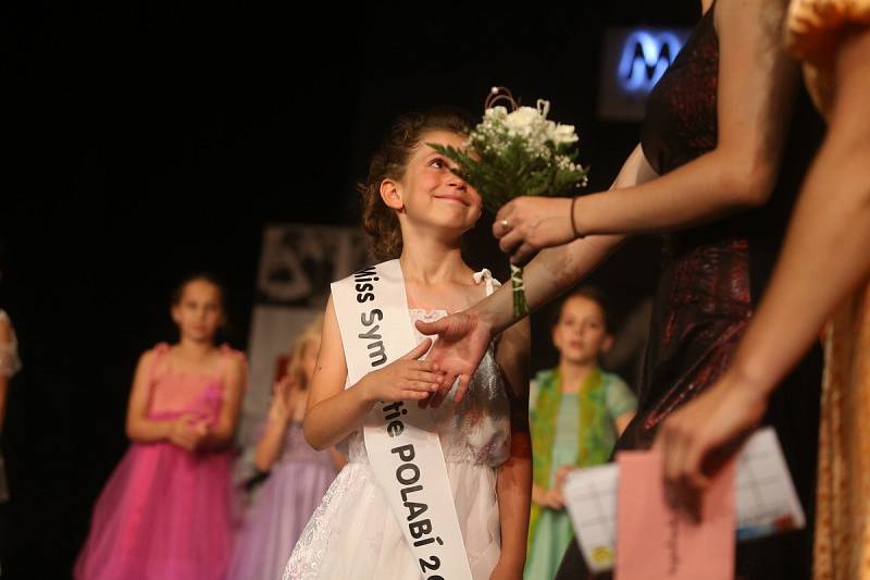 Finálový večer Miss Polabí se konal v poděbradském divadle.