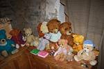 Výstava Kouzelní medvědi ve sklepě pod nymburskou radnicí