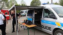 Policisté na milovickém festivalu spolupracovali s celníky i akademiky při odhalování drogových deliktů. Přivezli si originální přístroj, plynový chromatograf.