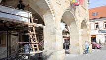 Rekonstrukce podloubí radnice na náměstí Přemyslovců v Nymburce.