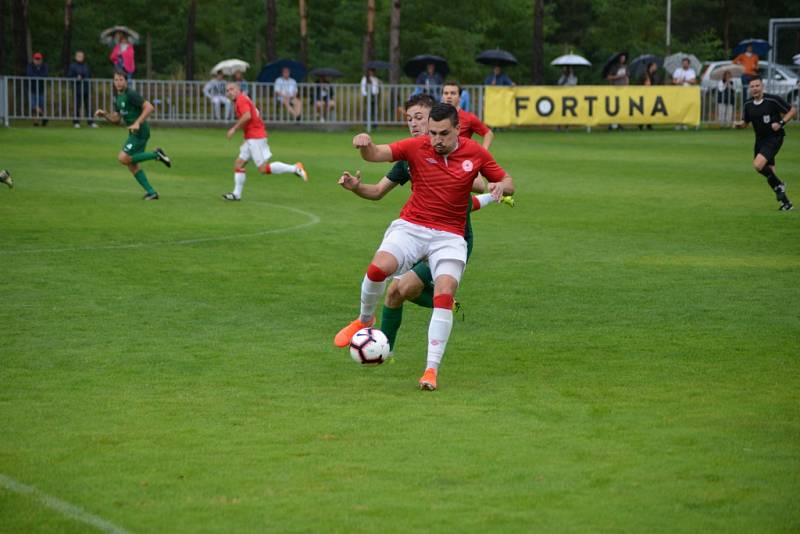 Z divizního fotbalového utkání Ostrá - Polaban Nymburk (0:1)