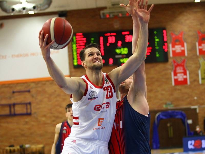 Z basketbalového utkání Kooperativa NBL Nymburk - Brno (98:82)