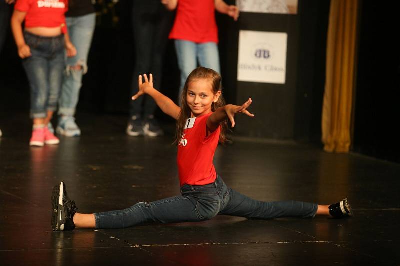 Finálový večer Miss Polabí se konal v poděbradském divadle.