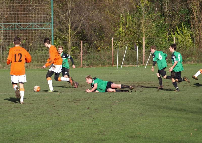 Starší dorostenci Polabanu Nymburk hráli se Střešovicemi 2:2, pak vyhráli na pokutové kopy.