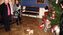 Z výstavy Příběhy vánočního stromečku s podtitulem Radosti, které dala Evropa světu na zámku Loučeň.