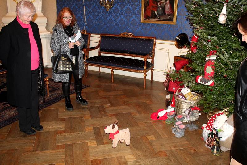 Z výstavy Příběhy vánočního stromečku s podtitulem Radosti, které dala Evropa světu na zámku Loučeň.