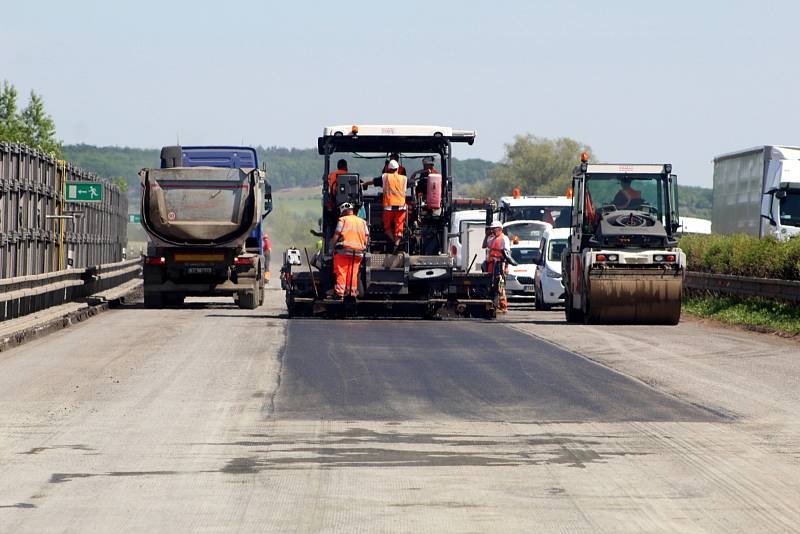 Cílem snažení všech je zvládnout opravu v co nejkratším čase. Což má být v daném případě pouhých 29 dnů.