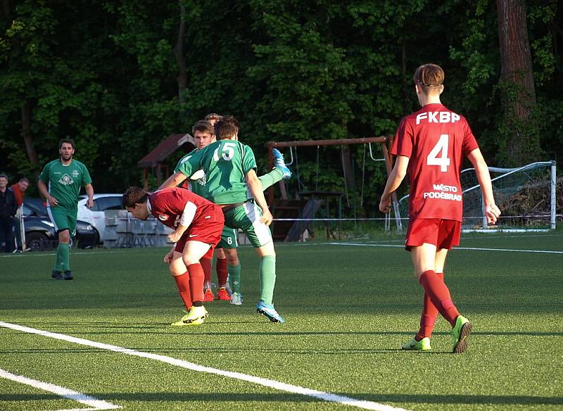 Z fotbalového utkání okresního přeboru Bohemia Poděbrady B - Semice B (1:1)