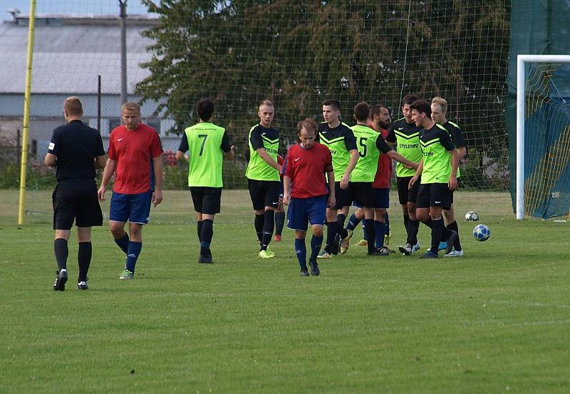 Z fotbalového utkání I.B třídy Kněžice - Městec Králové (1:4)