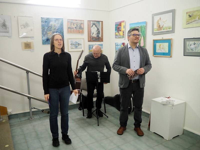 Výtvarné sdružení Jana Dědiny v Nymburce připravilo v prostorách městské knihovny výstavu obrázků a kreseb na téma Setkání s Hrabalem.