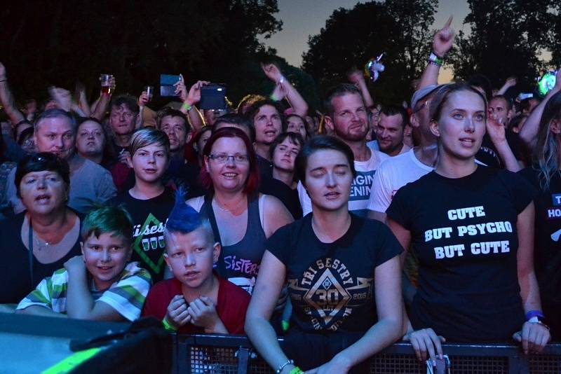 Hlavní taháky festivalu roztančily louku u Jezera.