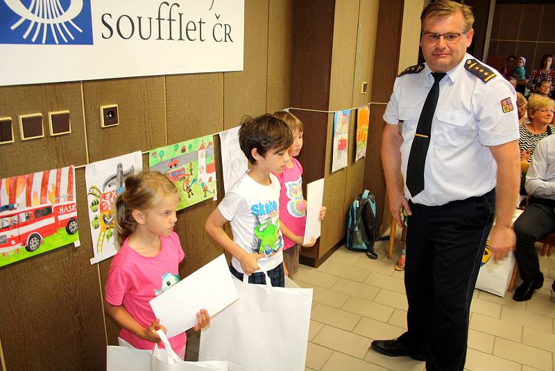 V Nymburce se konalo vyhodnocení soutěže Požární ochrana očima dětí - Záchranáři 2017.