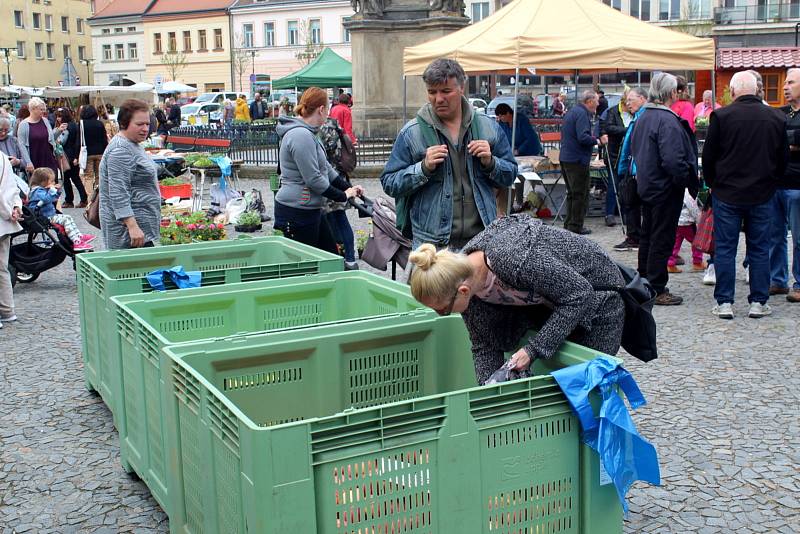 Farmářské trhy na náměstí Přemyslovců v Nymburce.