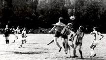 Výhra venku. Fotbalisté Přerova nad Labem nastříleli 23. května roku 1987 svému protivníkovi čtyři branky. Díky tomu slavili jasné vítězství 4:1 na trávníku Ledče