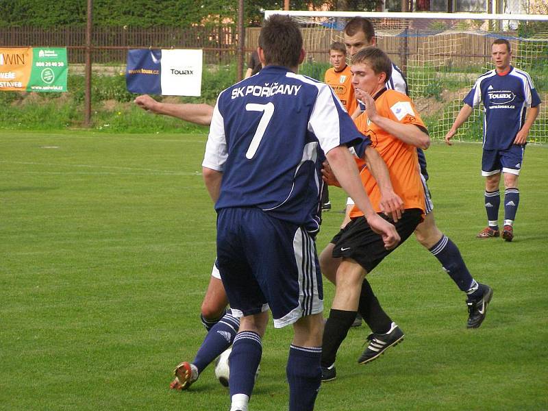 Z okresního fotbalového derby I.B třídy Poříčany - Rožďalovice (2:1)