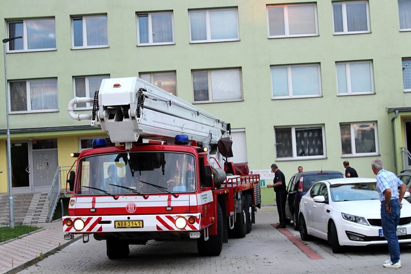 Hasiči zkoušeli průjezdnost nymburskými ulicemi.