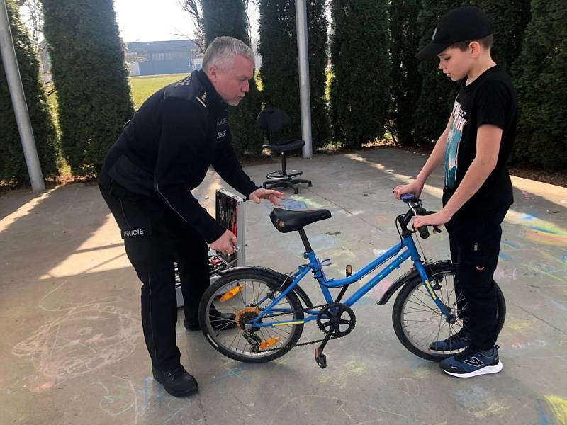 Prostory Handicap centra Srdce na poděbradském Ostende slouží od začátku ruské války jako potravinová banka a centrum pro materiální pomoc uprchlíkům.