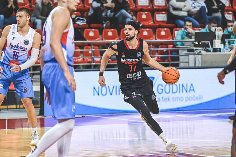 Z basketbalového utkání Ligy mistrů  Igokea - Nymburk (76:69).