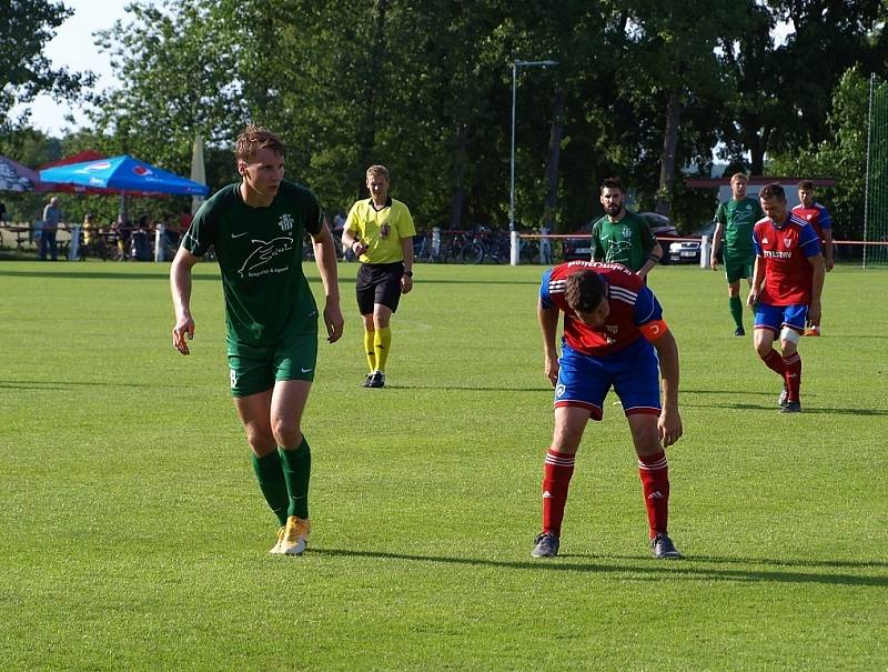 Z fotbalového utkání I.B třídy Městec Králové - Semice (0:0)