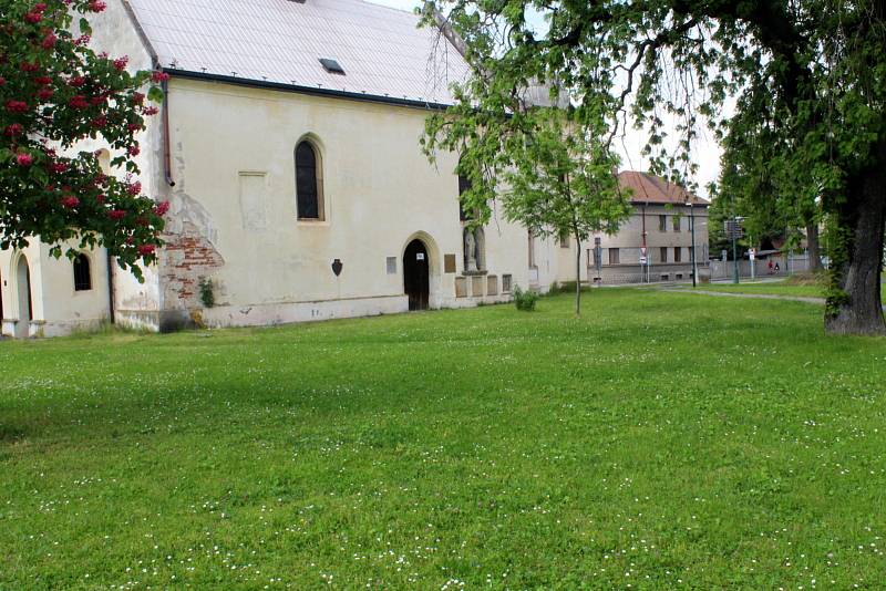 Místo bývalého hřbitova na takzvaném Svatojiřském předměstí v Nymburce.