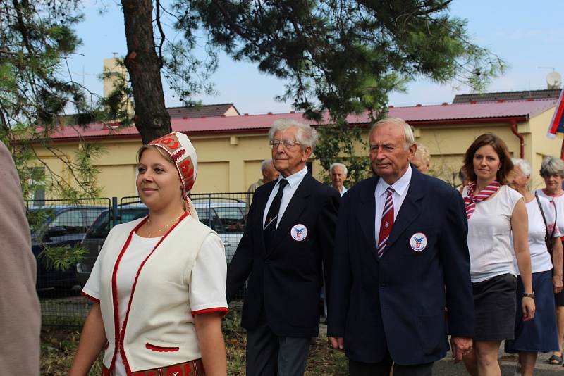 Legiovlak se třinácti vagóny, který byl postaven jako připomínka 100 let od těžkých časů československých legionářů v Rusku, stojí v těchto dnech na nádraží v Lysé nad Labem.