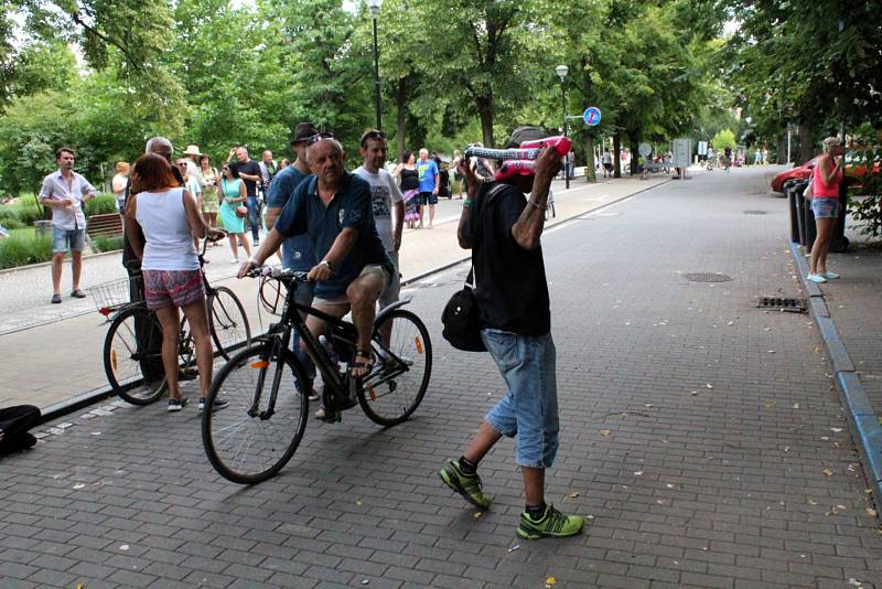 Jako první se v sobotu odpoledne představila mezinárodní kapela Silver Springs.