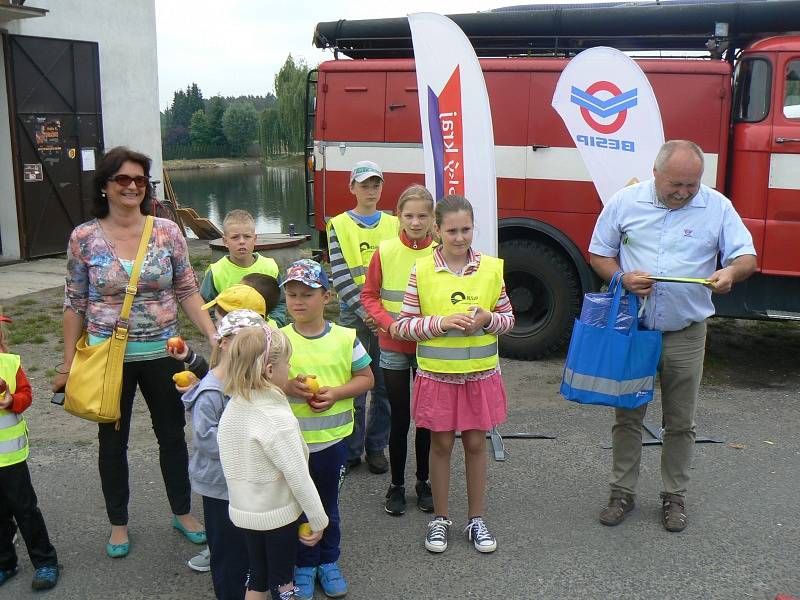 Při dopravní akci asistovaly děti z Kostelní Lhoty