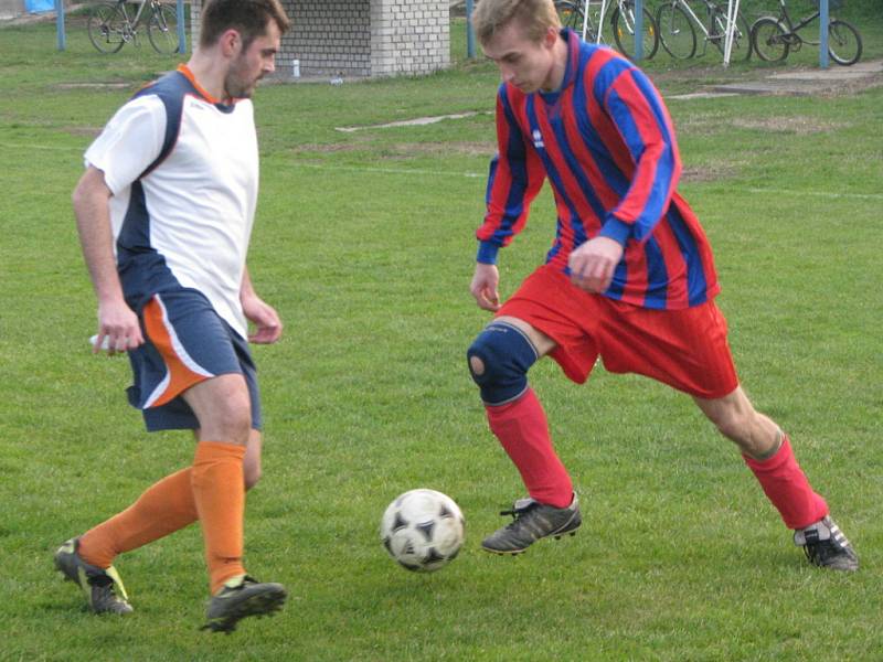 Z utkání okresního přeboru Sadská B - Městec Králové (0:1)