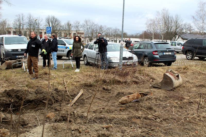 Při výkopových pracích bagr narazil na leteckou pumu u parku Mirakulum. Část obyvatel přilehlých domů byla evakuována.