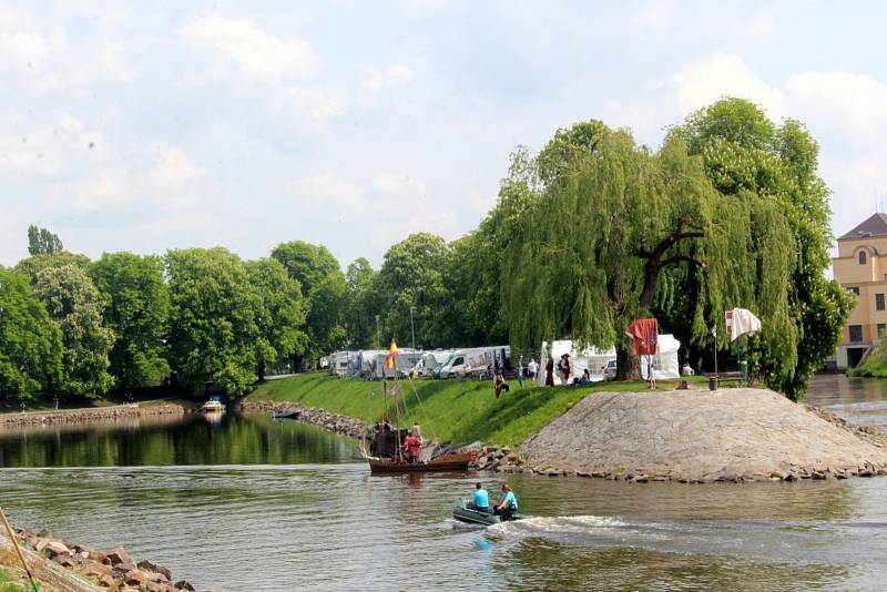 Na čtyři dny se na labském břehu usídlil už tradiční festival Lodě na Labi.