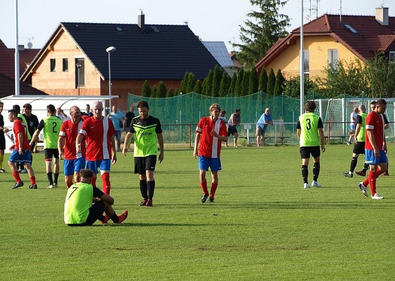 Z fotbalového utkání I.B třídy Pátek - Městec Králové (4:4)