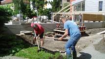 Luxor, poskytovatel sociálních služeb Poděbrady, otevřel pro své klienty nové posezení na zahradě.