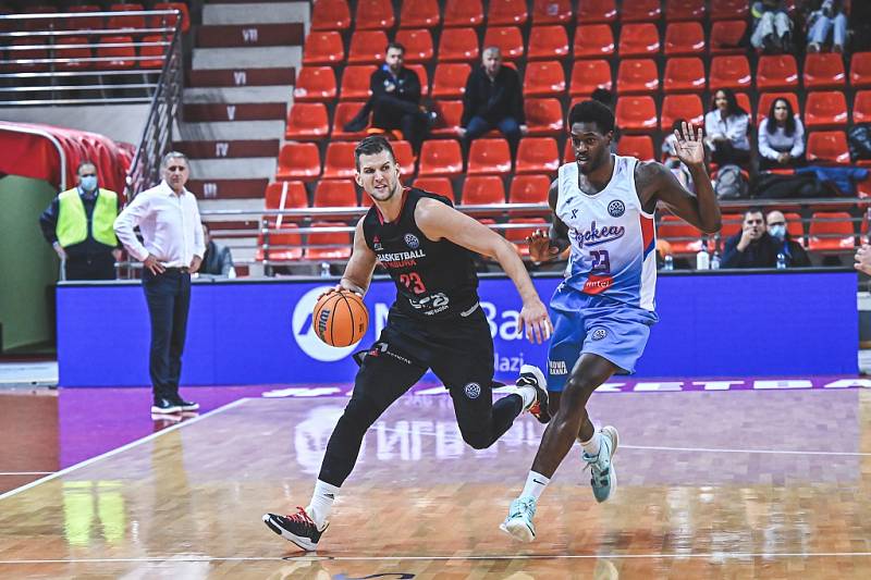 Z basketbalového utkání Ligy mistrů  Igokea - Nymburk (76:69).