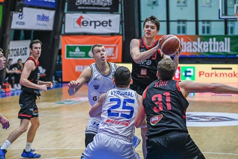 Z basketbalového utkání Kooperativa NBL USK Praha - Nymburk (88:72)