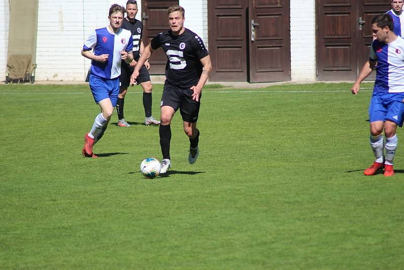 Z fotbalového utkání I.A třídy Slovan Poděbrady - Pšovka Mělník