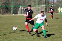 Z fotbalového utkání krajského přeboru Polaban Nymburk - Dobrovice (0:3)