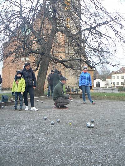 Poslední turnaj v roce uspořádal na Kostelním náměstí v Nymburce klub Mimo Done.