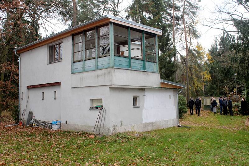 Zájemci si budou moci Hrabalovu chatu v Kersku mimořádně prohlédnout v sobotu 5. února.