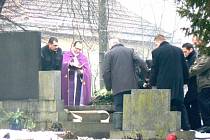 V Kostomlatech byl pohřben Jan Lochman nalezený na Slovensku