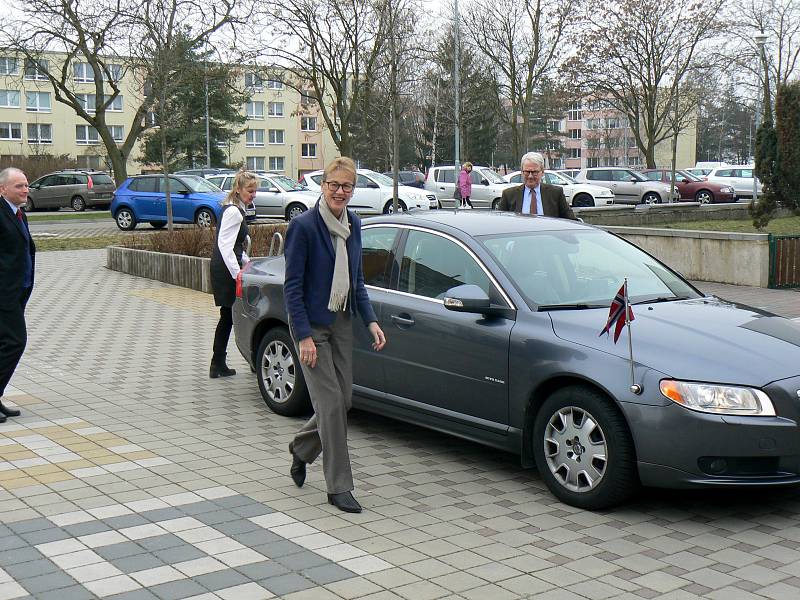 Norská velvyslankyně na návštěvě Základní školy Letců RAF v Nymburce.