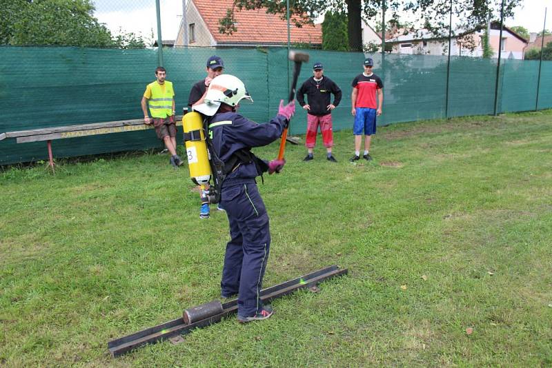 Už posedmé se konalo v poděbradské čtvrti Velké Zboží klání o Železného hasiče.