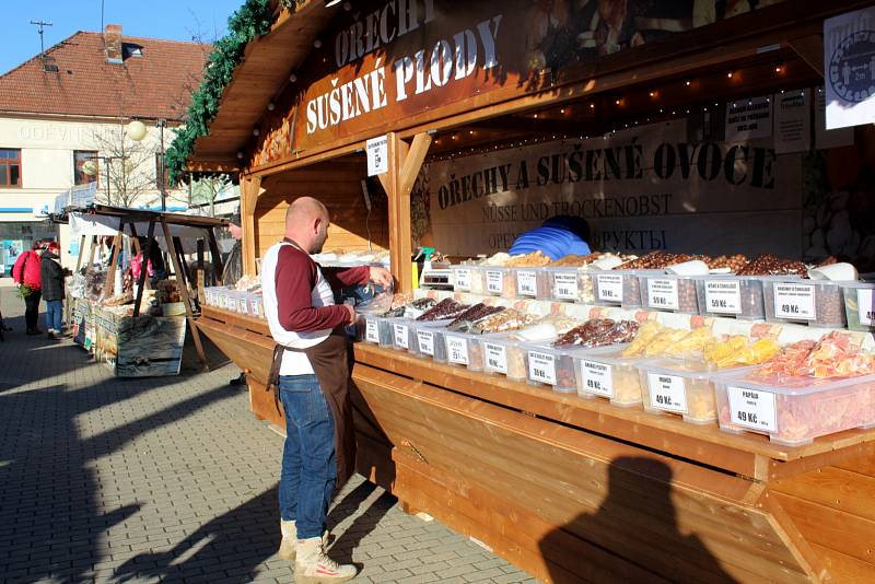 Zimní farmářské trhy. Tak problém se zákazem Vánočních trhů vyřešilo vedení poděbradské radnice.