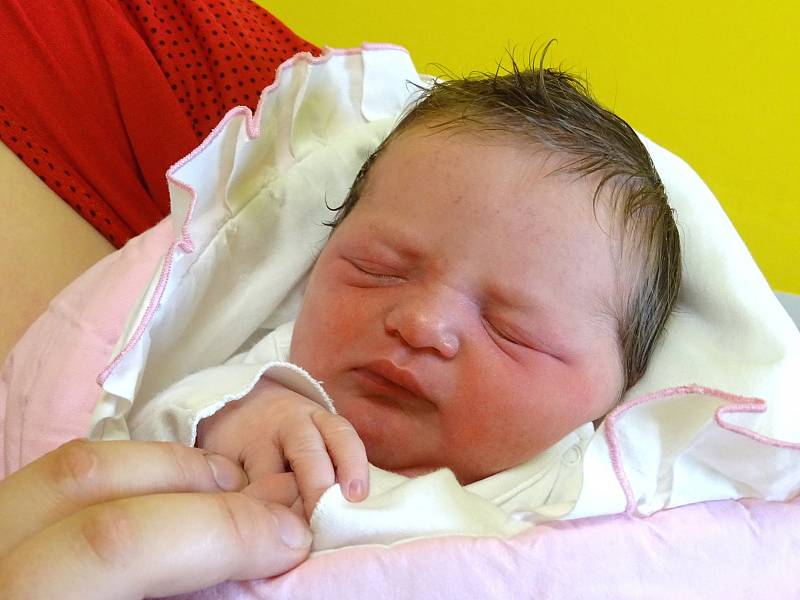 VERONIKA KAFKOVÁ se narodila 16. dubna 2018 v 6.24 hodin s délkou 49 cm a váhou 3 530 g. Na holčičku se dopředu těšili rodiče Monika a Josef a tříletý bráška Davídek z Činěvsi.