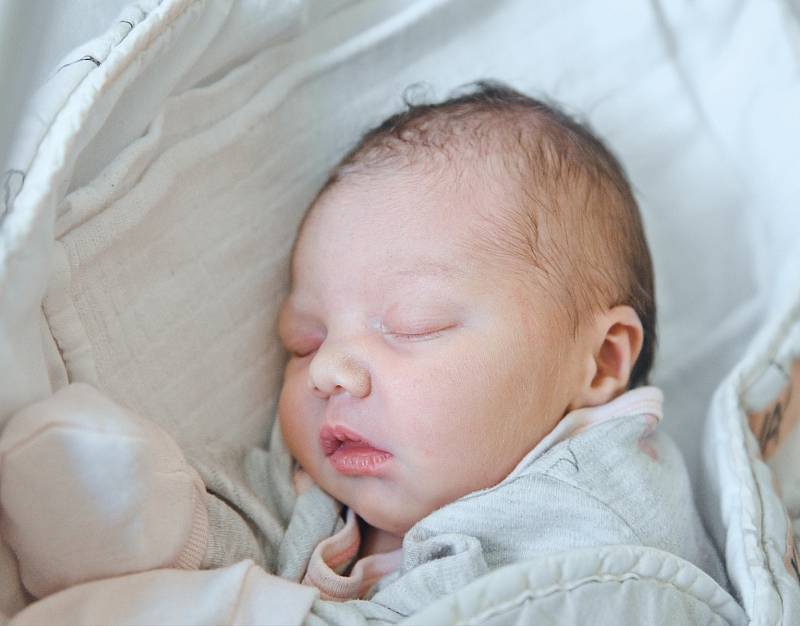 Ema Kubíčková z Kostomlat nad Labem se narodila v nymburské porodnici 20. dubna 2022 v 1:07 hodin s váhou 3350 g a mírou 48 cm. Prvorozená holčička bude bydlet s maminkou Denisou a tatínkem Ondřejem.